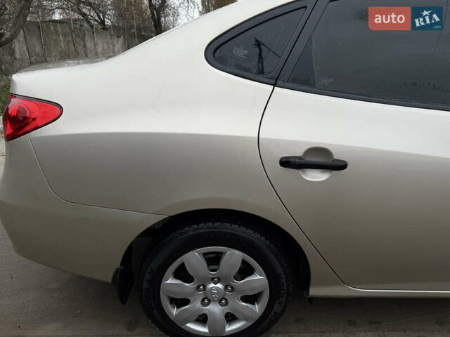 Бежевий Хендай Елантра, об'ємом двигуна 1.59 л та пробігом 290 тис. км за 6400 $, фото 6 на Automoto.ua