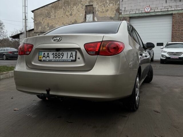 Бежевый Хендай Элантра, объемом двигателя 1.6 л и пробегом 270 тыс. км за 6400 $, фото 4 на Automoto.ua
