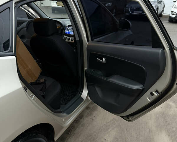 Бежевий Хендай Елантра, об'ємом двигуна 1.59 л та пробігом 290 тис. км за 6400 $, фото 17 на Automoto.ua