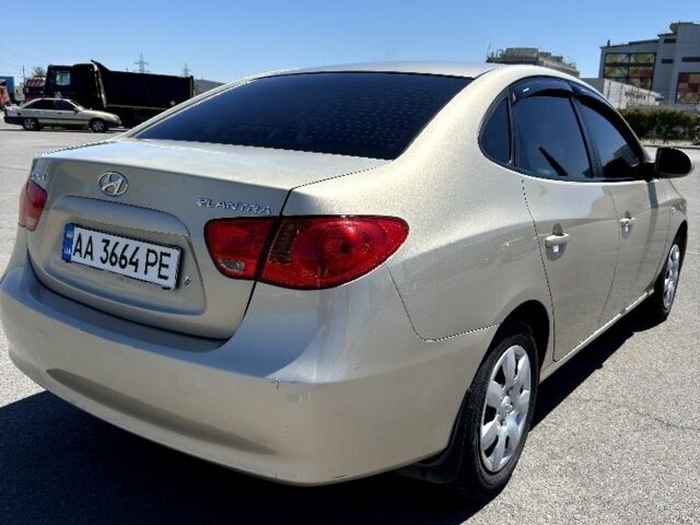 Бежевый Хендай Элантра, объемом двигателя 1.6 л и пробегом 285 тыс. км за 5700 $, фото 4 на Automoto.ua