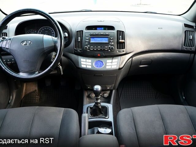 Бежевый Хендай Элантра, объемом двигателя 1.6 л и пробегом 256 тыс. км за 4850 $, фото 6 на Automoto.ua