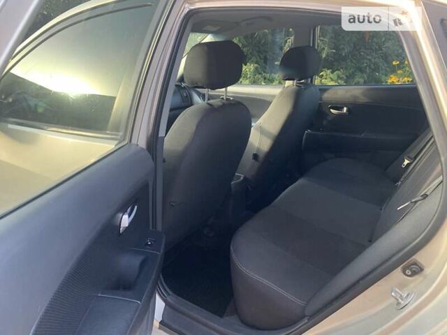 Бежевый Хендай Элантра, объемом двигателя 1.59 л и пробегом 143 тыс. км за 7200 $, фото 2 на Automoto.ua