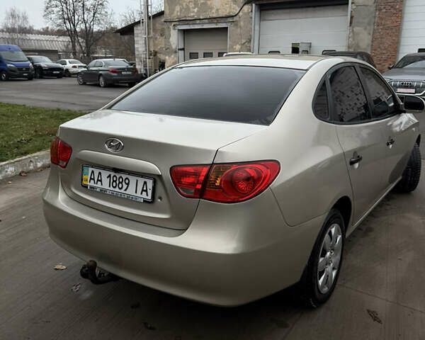 Бежевий Хендай Елантра, об'ємом двигуна 1.59 л та пробігом 290 тис. км за 6400 $, фото 8 на Automoto.ua