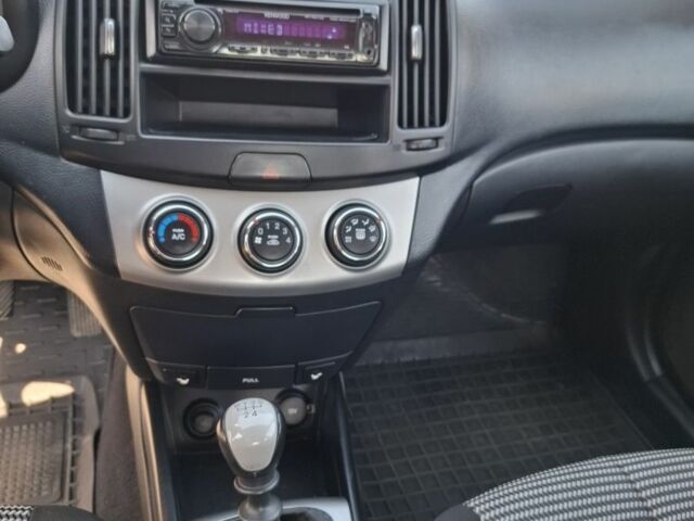 Бежевый Хендай Элантра, объемом двигателя 1.6 л и пробегом 154 тыс. км за 5900 $, фото 11 на Automoto.ua