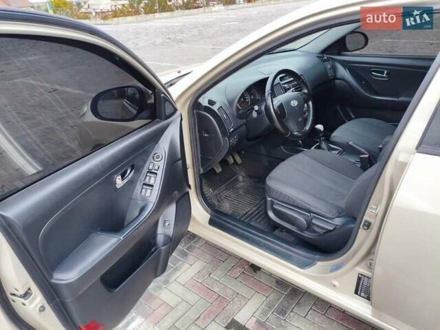 Бежевий Хендай Елантра, об'ємом двигуна 1.59 л та пробігом 192 тис. км за 5000 $, фото 7 на Automoto.ua