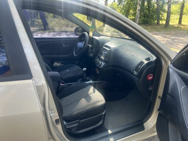 Бежевый Хендай Элантра, объемом двигателя 1.59 л и пробегом 166 тыс. км за 6300 $, фото 4 на Automoto.ua