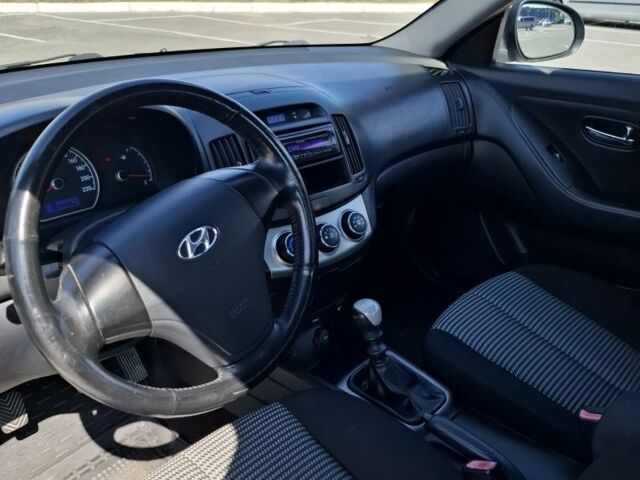 Бежевый Хендай Элантра, объемом двигателя 1.6 л и пробегом 154 тыс. км за 5900 $, фото 9 на Automoto.ua