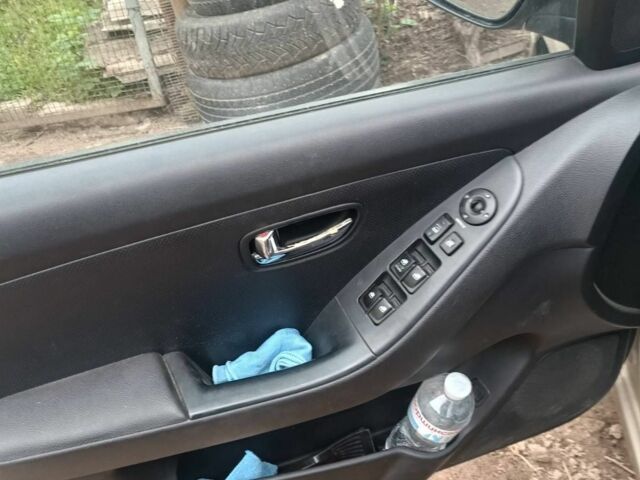 Бежевий Хендай Елантра, об'ємом двигуна 1.6 л та пробігом 142 тис. км за 6900 $, фото 8 на Automoto.ua