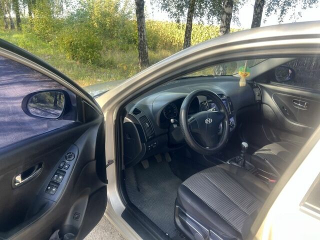 Бежевый Хендай Элантра, объемом двигателя 1.59 л и пробегом 166 тыс. км за 6300 $, фото 6 на Automoto.ua