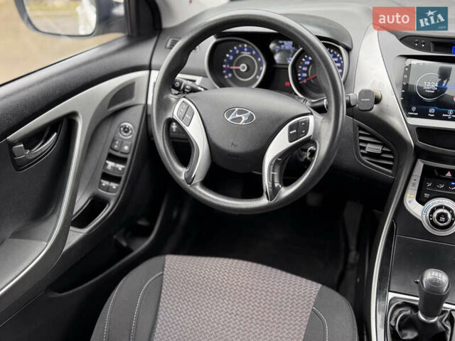 Бежевий Хендай Елантра, об'ємом двигуна 1.6 л та пробігом 185 тис. км за 9850 $, фото 21 на Automoto.ua