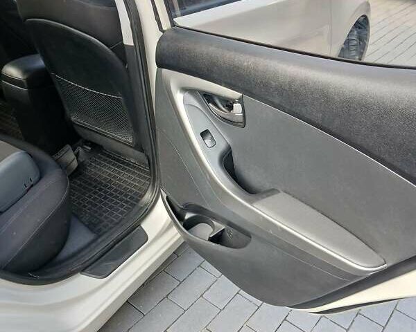 Бежевый Хендай Элантра, объемом двигателя 1.59 л и пробегом 179 тыс. км за 8900 $, фото 10 на Automoto.ua