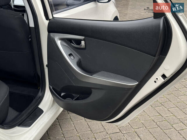 Бежевий Хендай Елантра, об'ємом двигуна 1.6 л та пробігом 185 тис. км за 9850 $, фото 18 на Automoto.ua