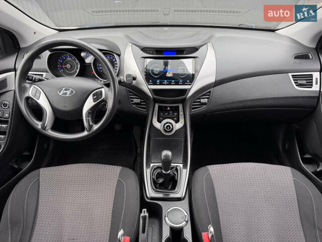 Бежевий Хендай Елантра, об'ємом двигуна 1.6 л та пробігом 185 тис. км за 9850 $, фото 20 на Automoto.ua