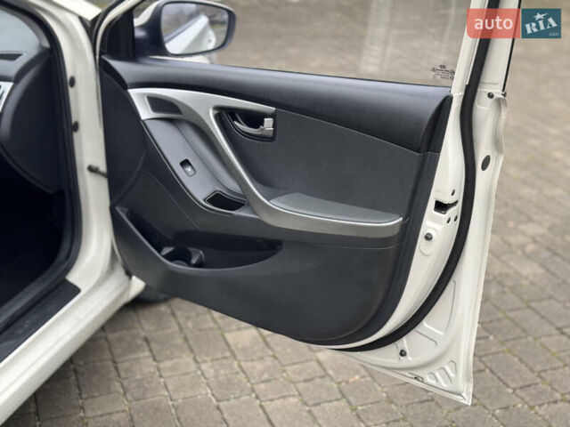 Бежевий Хендай Елантра, об'ємом двигуна 1.6 л та пробігом 185 тис. км за 9850 $, фото 15 на Automoto.ua