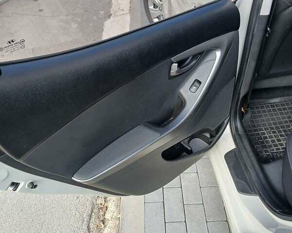 Бежевый Хендай Элантра, объемом двигателя 1.59 л и пробегом 179 тыс. км за 8900 $, фото 8 на Automoto.ua