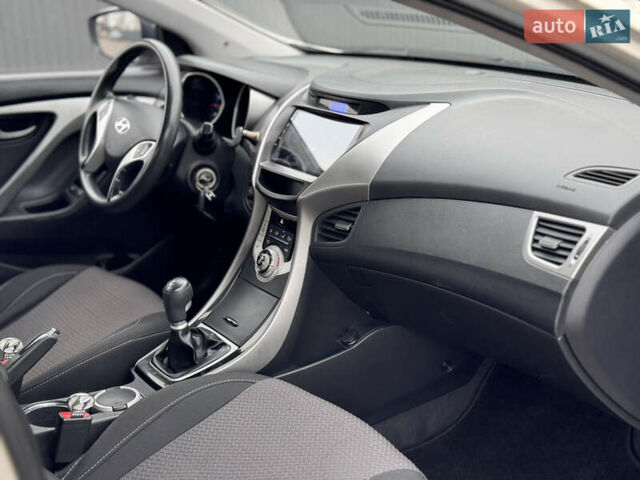 Бежевий Хендай Елантра, об'ємом двигуна 1.6 л та пробігом 185 тис. км за 9850 $, фото 17 на Automoto.ua