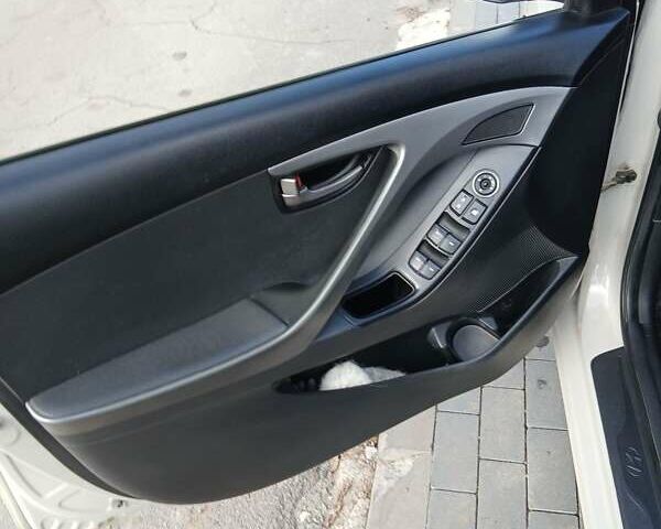 Бежевый Хендай Элантра, объемом двигателя 1.59 л и пробегом 179 тыс. км за 8900 $, фото 7 на Automoto.ua