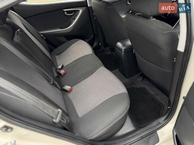 Бежевий Хендай Елантра, об'ємом двигуна 1.6 л та пробігом 185 тис. км за 9850 $, фото 19 на Automoto.ua