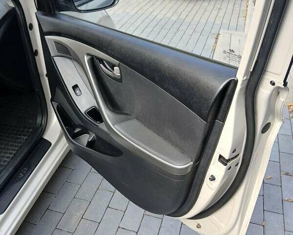 Бежевый Хендай Элантра, объемом двигателя 1.59 л и пробегом 179 тыс. км за 8900 $, фото 9 на Automoto.ua