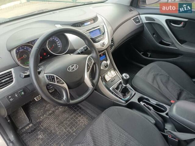 Хендай Элантра 2011 в Киеве на Automoto.ua Бежевый Хендай Элантра, объемом двигателя 1.8 л и пробегом 199 тыс. км за 7200 $, фото 1 на Automoto.ua