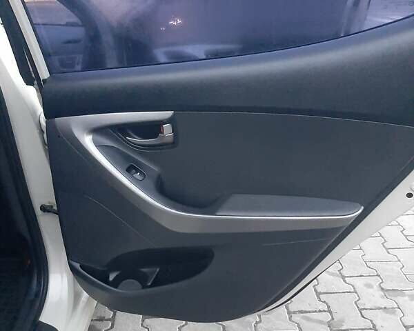 Бежевий Хендай Елантра, об'ємом двигуна 1.59 л та пробігом 137 тис. км за 8400 $, фото 29 на Automoto.ua