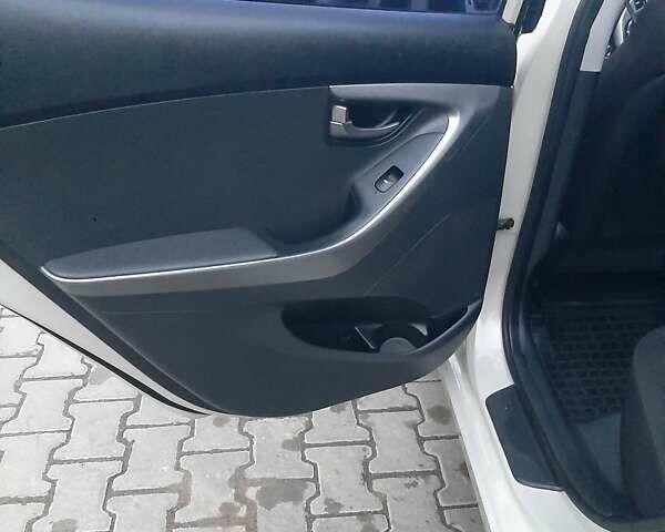 Бежевий Хендай Елантра, об'ємом двигуна 1.59 л та пробігом 137 тис. км за 8400 $, фото 23 на Automoto.ua