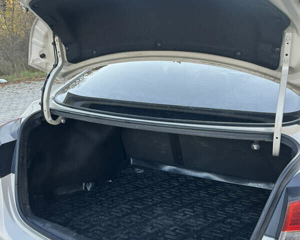 Бежевий Хендай Елантра, об'ємом двигуна 1.8 л та пробігом 15 тис. км за 10000 $, фото 11 на Automoto.ua