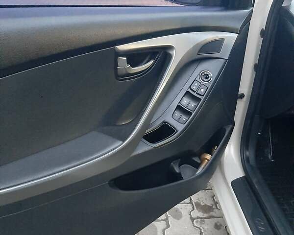 Бежевий Хендай Елантра, об'ємом двигуна 1.59 л та пробігом 137 тис. км за 8400 $, фото 22 на Automoto.ua