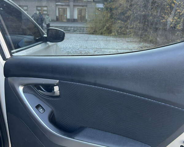 Бежевий Хендай Елантра, об'ємом двигуна 1.8 л та пробігом 15 тис. км за 10000 $, фото 22 на Automoto.ua