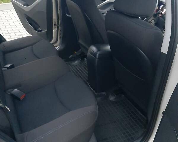 Бежевий Хендай Елантра, об'ємом двигуна 1.59 л та пробігом 137 тис. км за 8400 $, фото 27 на Automoto.ua