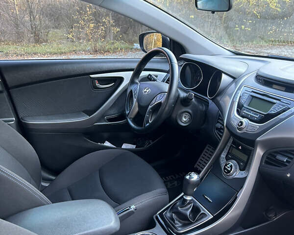 Бежевий Хендай Елантра, об'ємом двигуна 1.8 л та пробігом 15 тис. км за 10000 $, фото 12 на Automoto.ua