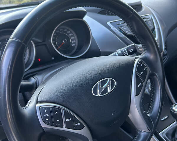 Бежевий Хендай Елантра, об'ємом двигуна 1.8 л та пробігом 15 тис. км за 10000 $, фото 18 на Automoto.ua