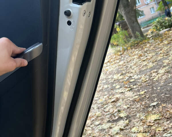 Бежевый Хендай Элантра, объемом двигателя 1.6 л и пробегом 240 тыс. км за 8500 $, фото 23 на Automoto.ua