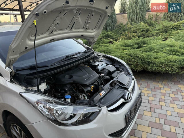 Бежевий Хендай Елантра, об'ємом двигуна 1.6 л та пробігом 143 тис. км за 8999 $, фото 33 на Automoto.ua
