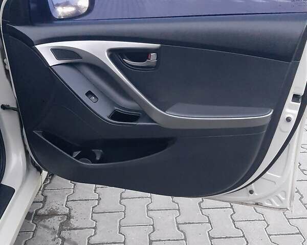 Бежевий Хендай Елантра, об'ємом двигуна 1.59 л та пробігом 137 тис. км за 8400 $, фото 30 на Automoto.ua