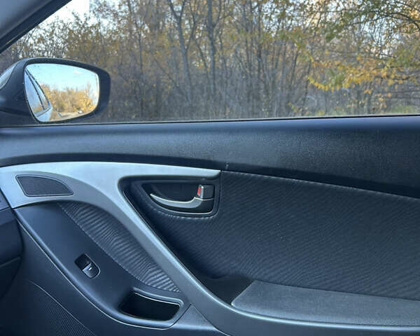 Бежевий Хендай Елантра, об'ємом двигуна 1.8 л та пробігом 15 тис. км за 10000 $, фото 21 на Automoto.ua