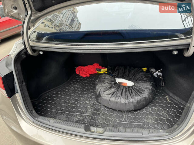 Бежевый Хендай Элантра, объемом двигателя 1.8 л и пробегом 220 тыс. км за 9100 $, фото 9 на Automoto.ua