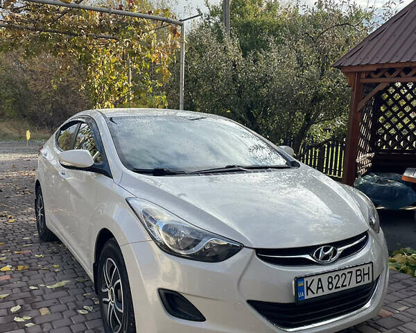 Хендай Элантра 2013 в Голованевске на Automoto.ua Бежевый Хендай Элантра, объемом двигателя 1.6 л и пробегом 130 тыс. км за 9900 $, фото 1 на Automoto.ua