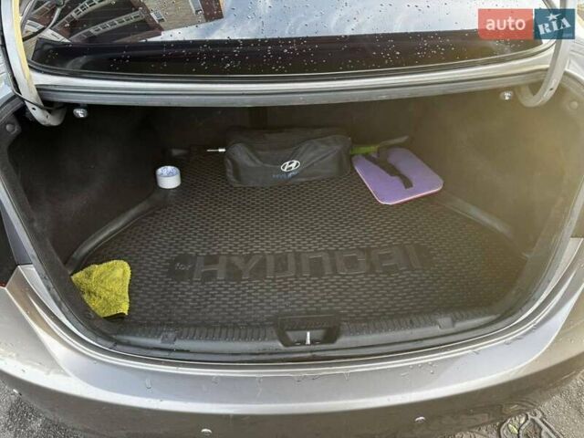 Бежевий Хендай Елантра, об'ємом двигуна 1.8 л та пробігом 163 тис. км за 9500 $, фото 20 на Automoto.ua