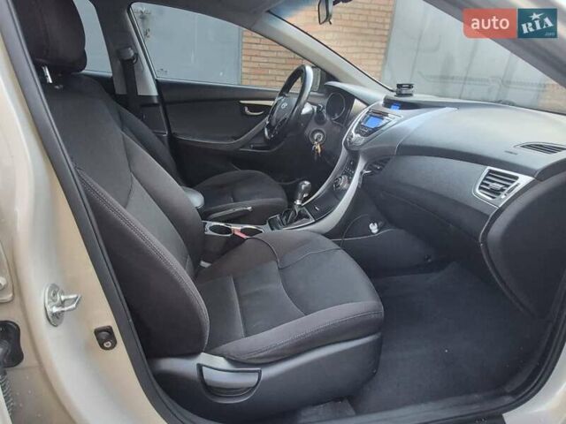 Бежевый Хендай Элантра, объемом двигателя 1.6 л и пробегом 220 тыс. км за 8200 $, фото 13 на Automoto.ua