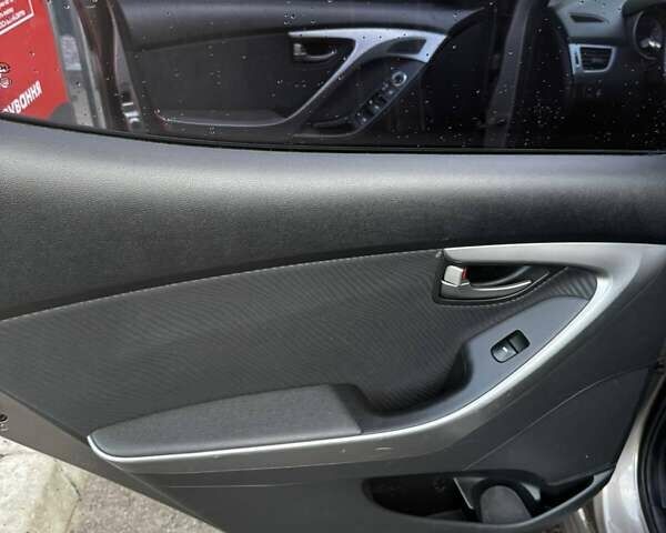 Бежевий Хендай Елантра, об'ємом двигуна 1.8 л та пробігом 163 тис. км за 9500 $, фото 17 на Automoto.ua