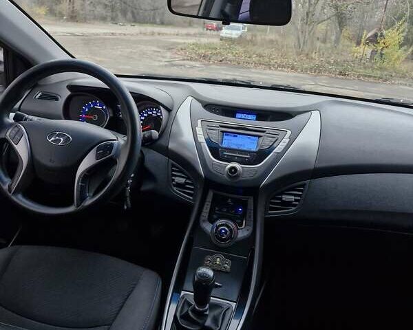 Бежевый Хендай Элантра, объемом двигателя 1.59 л и пробегом 190 тыс. км за 9200 $, фото 6 на Automoto.ua