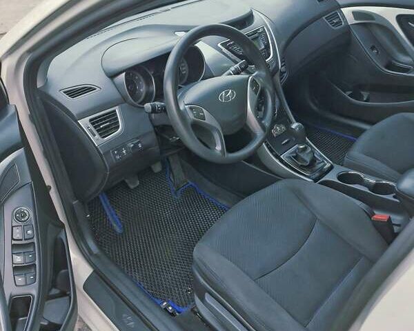 Бежевый Хендай Элантра, объемом двигателя 1.59 л и пробегом 190 тыс. км за 9200 $, фото 5 на Automoto.ua