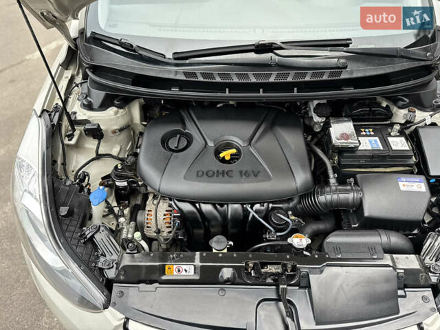 Бежевий Хендай Елантра, об'ємом двигуна 1.8 л та пробігом 154 тис. км за 9750 $, фото 36 на Automoto.ua