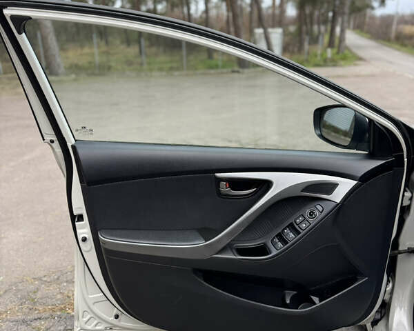 Бежевий Хендай Елантра, об'ємом двигуна 1.8 л та пробігом 154 тис. км за 9750 $, фото 13 на Automoto.ua