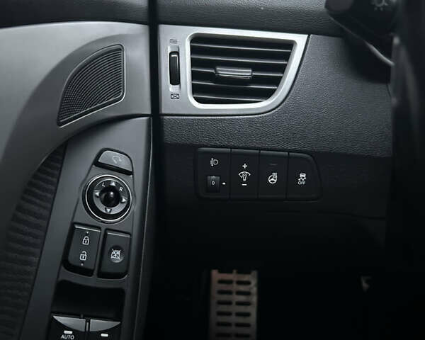 Бежевий Хендай Елантра, об'ємом двигуна 1.8 л та пробігом 131 тис. км за 9900 $, фото 12 на Automoto.ua