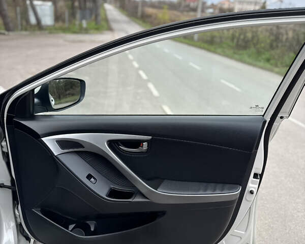 Бежевий Хендай Елантра, об'ємом двигуна 1.8 л та пробігом 154 тис. км за 9750 $, фото 32 на Automoto.ua