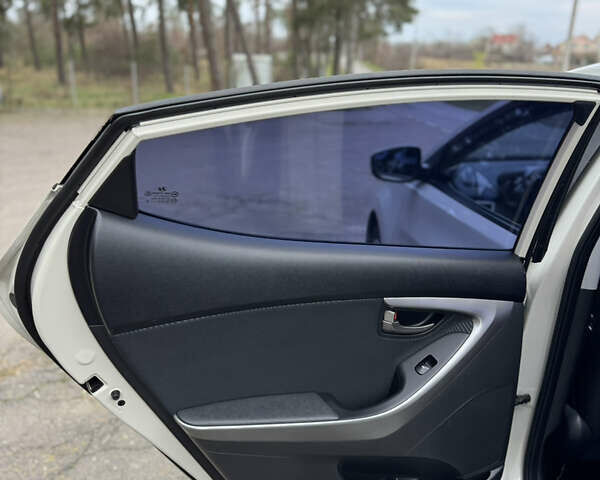 Бежевий Хендай Елантра, об'ємом двигуна 1.8 л та пробігом 154 тис. км за 9750 $, фото 18 на Automoto.ua