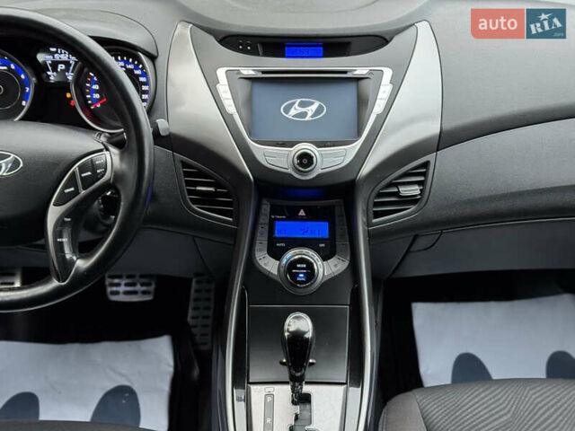 Бежевий Хендай Елантра, об'ємом двигуна 1.8 л та пробігом 154 тис. км за 9750 $, фото 25 на Automoto.ua
