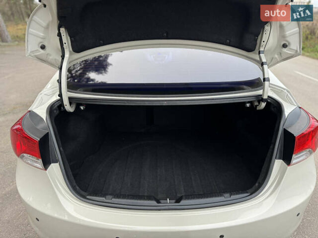 Бежевий Хендай Елантра, об'ємом двигуна 1.8 л та пробігом 154 тис. км за 9750 $, фото 28 на Automoto.ua